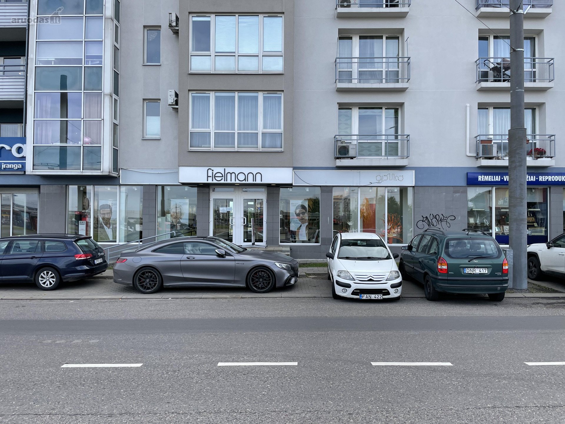 Parduodamos 252 m² komercines patalpos S.