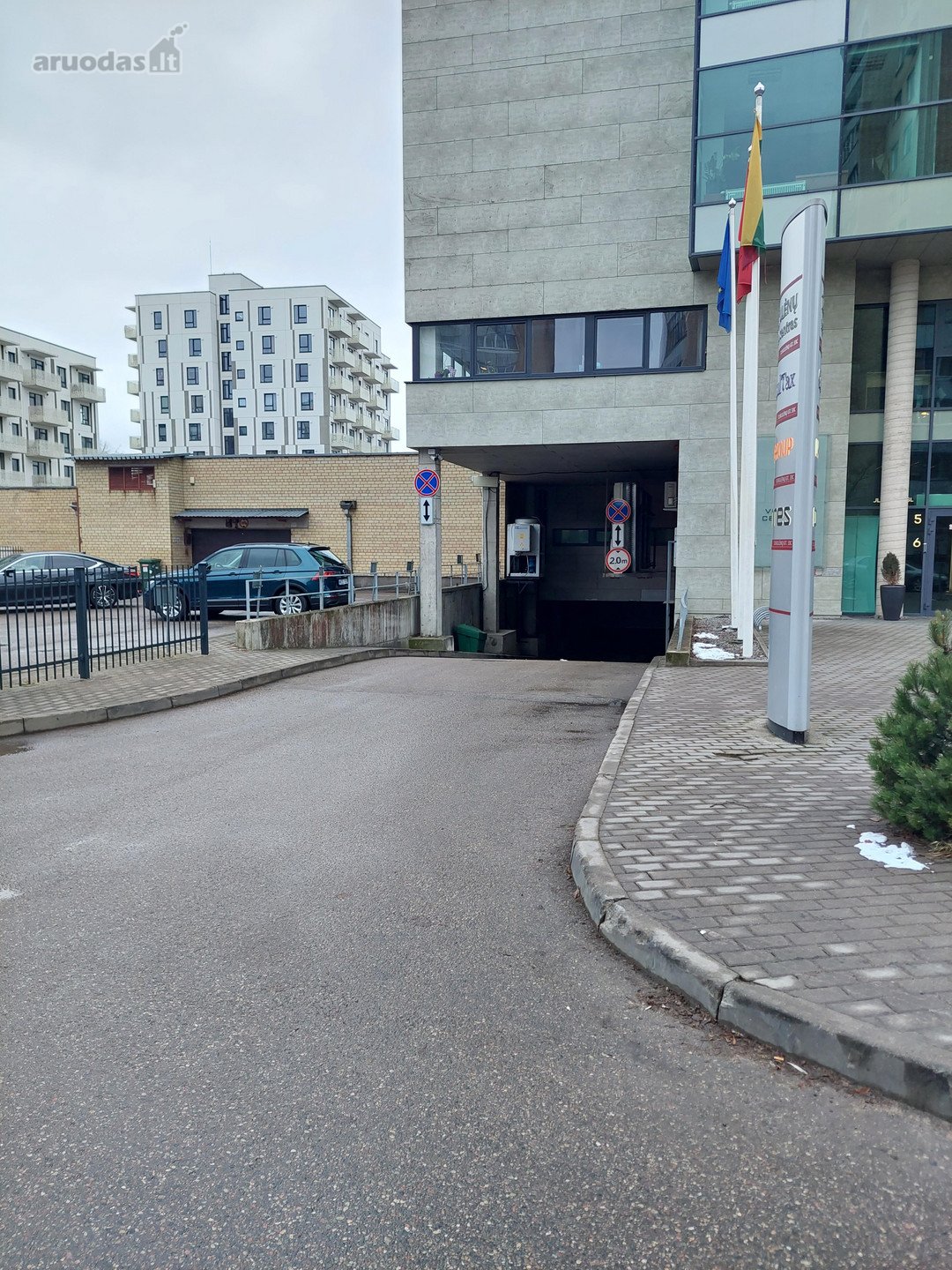 Nuomojamas švarus ir sausas 17m2 požeminis