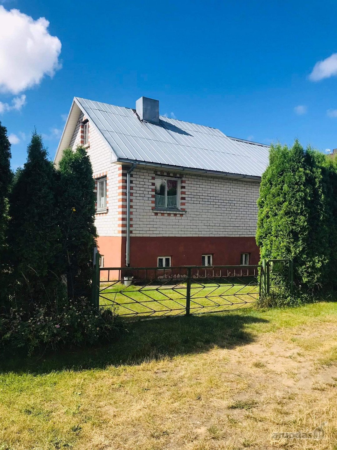 Parduodamas sodo namas, sklype įrengtas