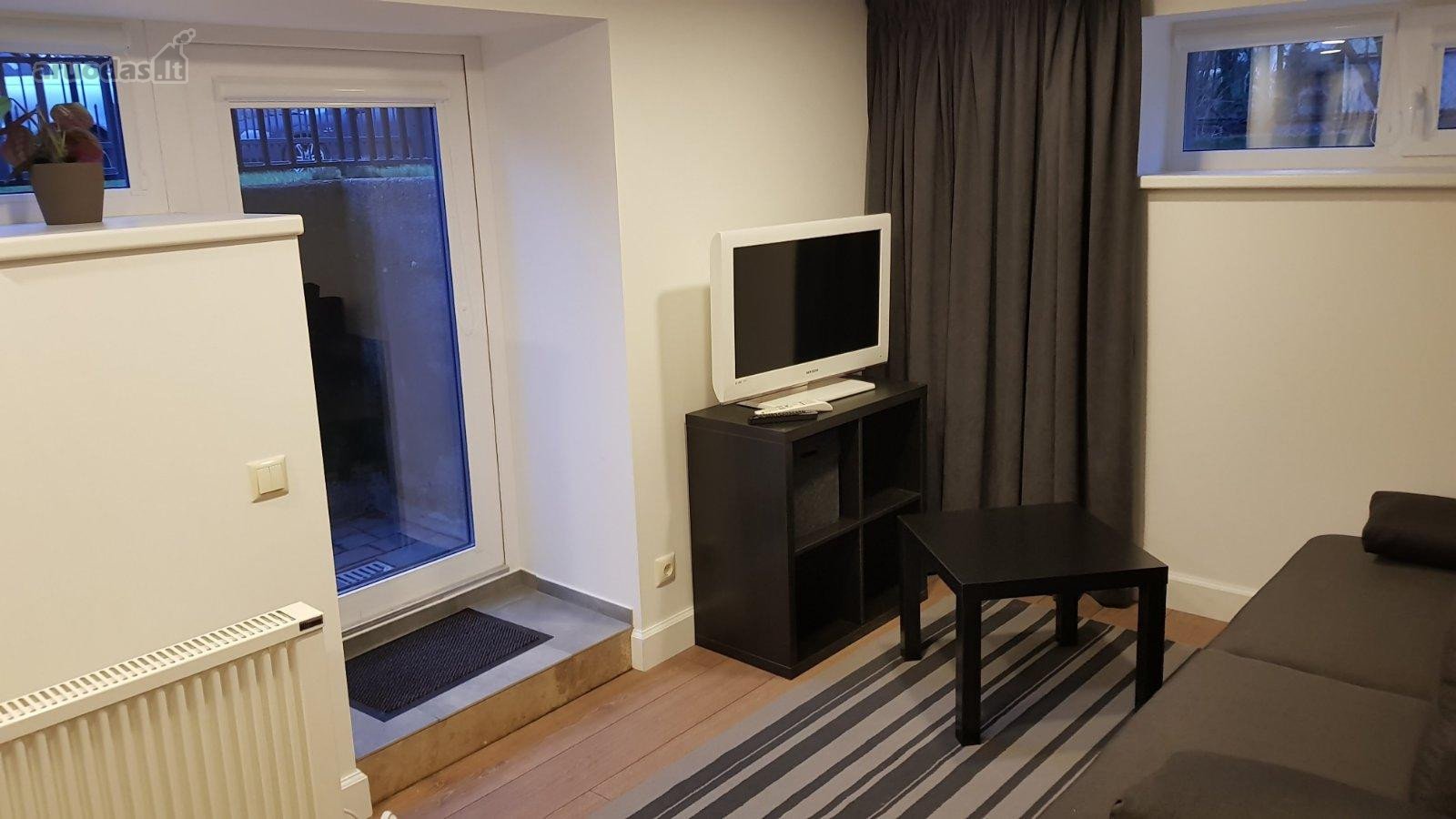 Išnuomojamas tvarkingas 2 kambarių Studio