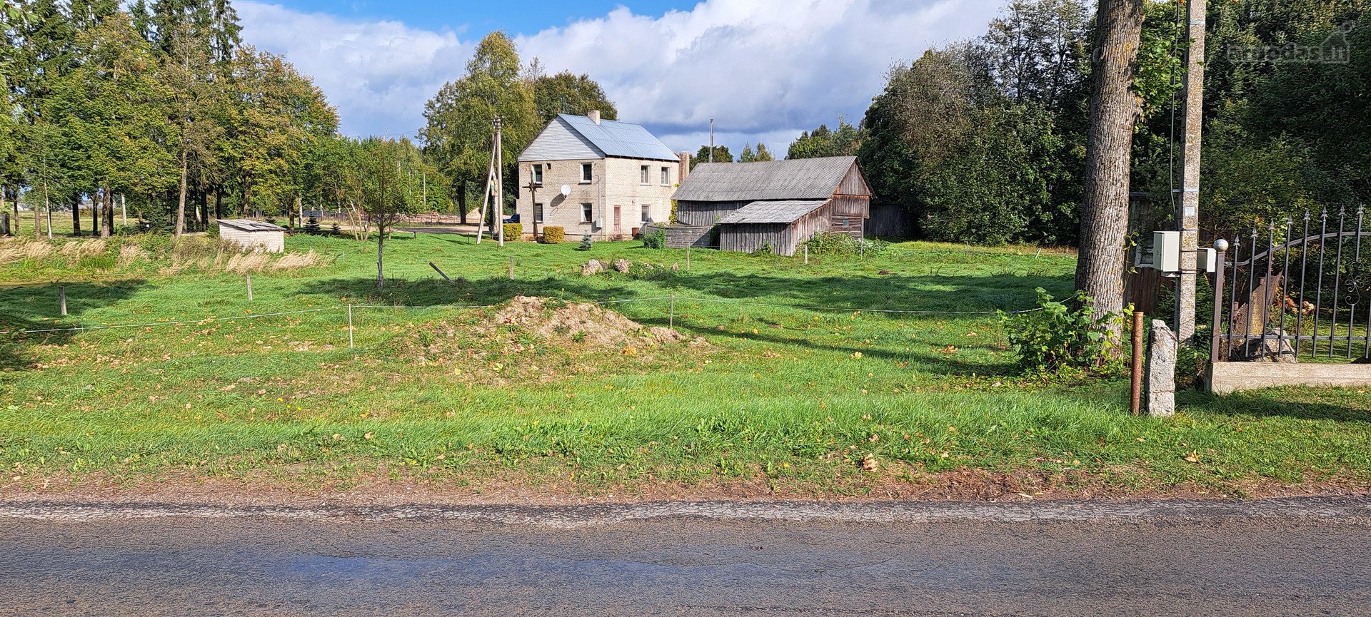 14 arų itin ramioje vietoje, šalia miestelio