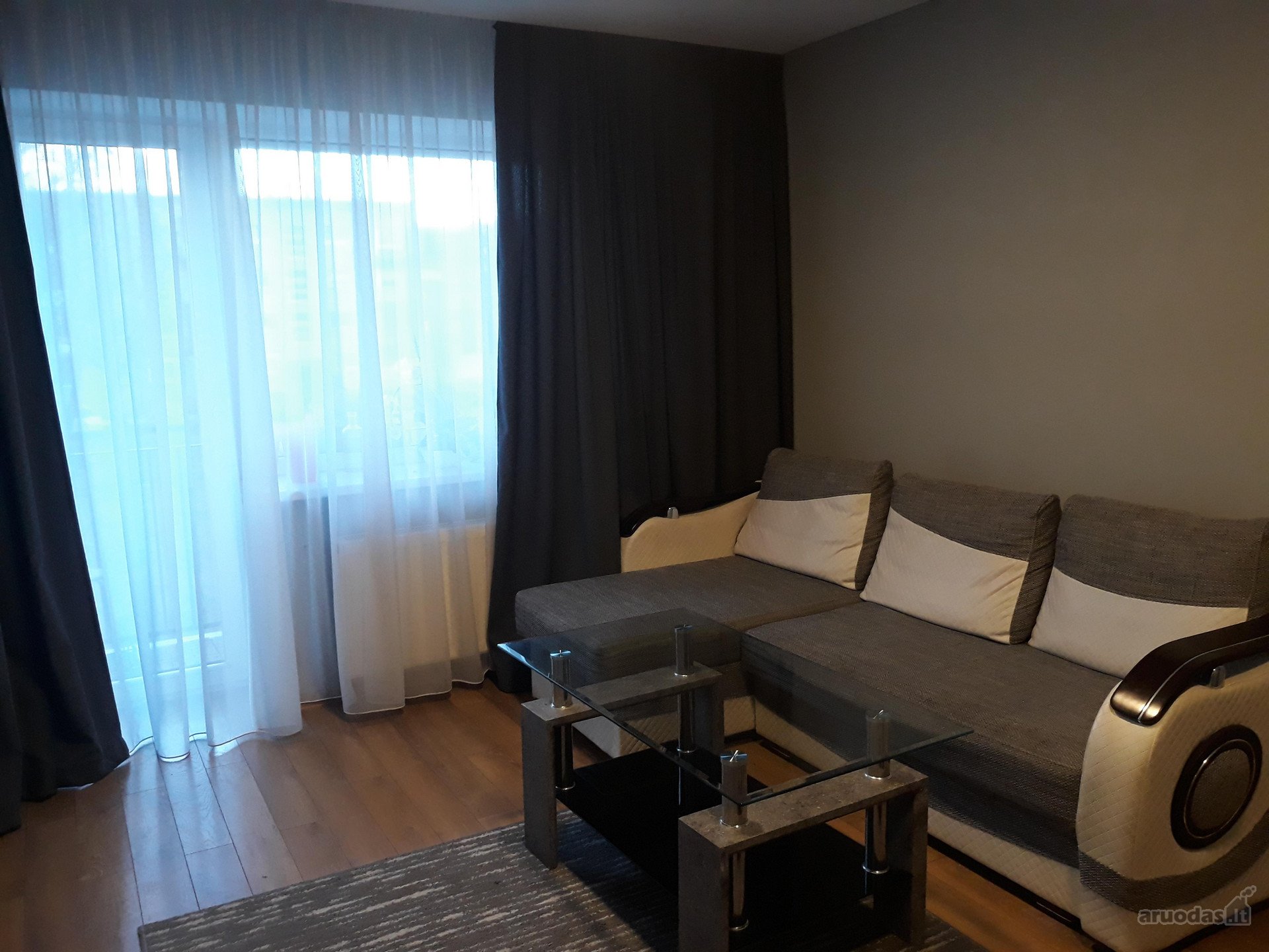 Išnuomojamas šviesus ir šiuolaikiškai