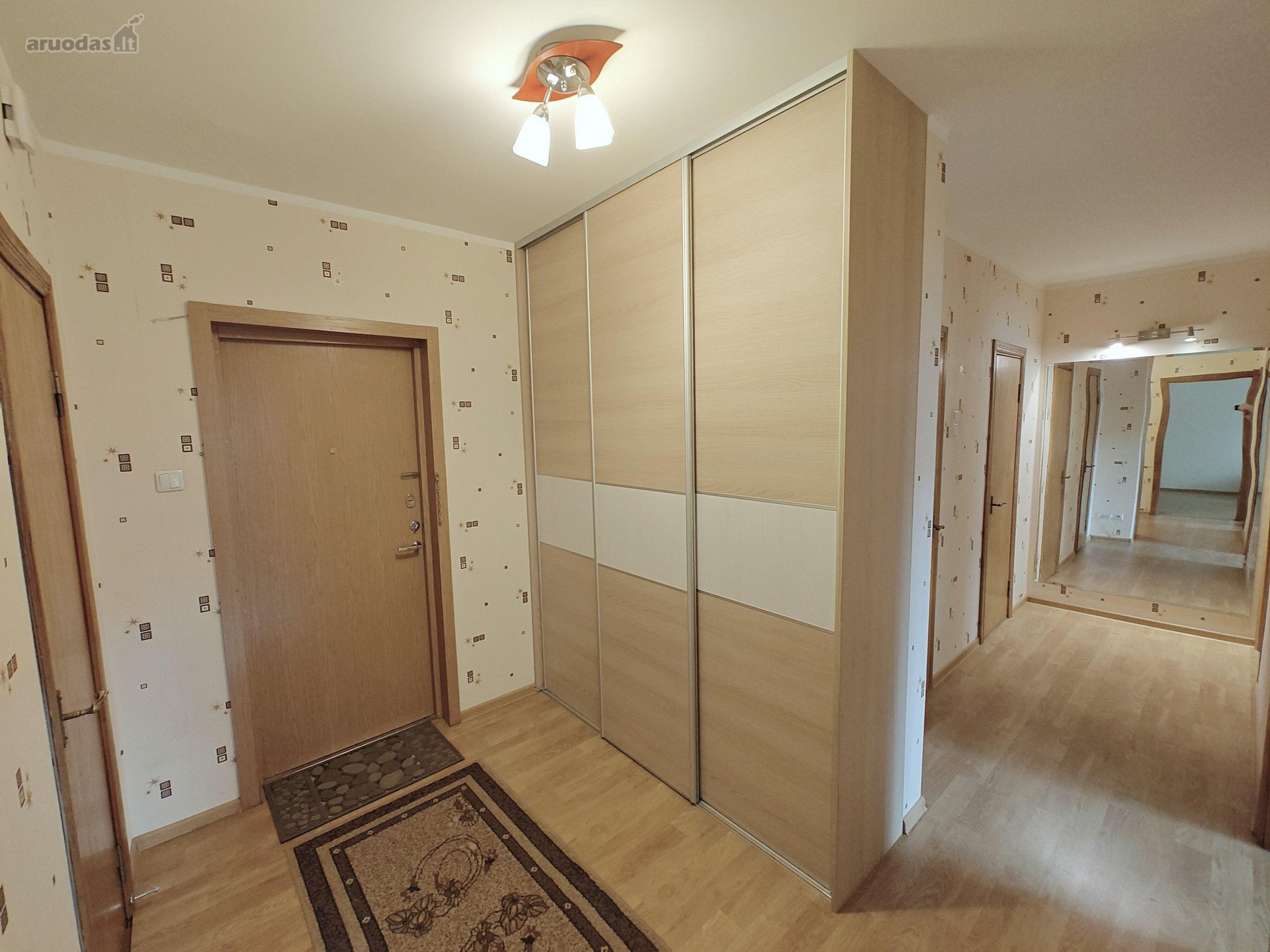 Išnuomojamas erdvus, šviesus ir labai šiltas