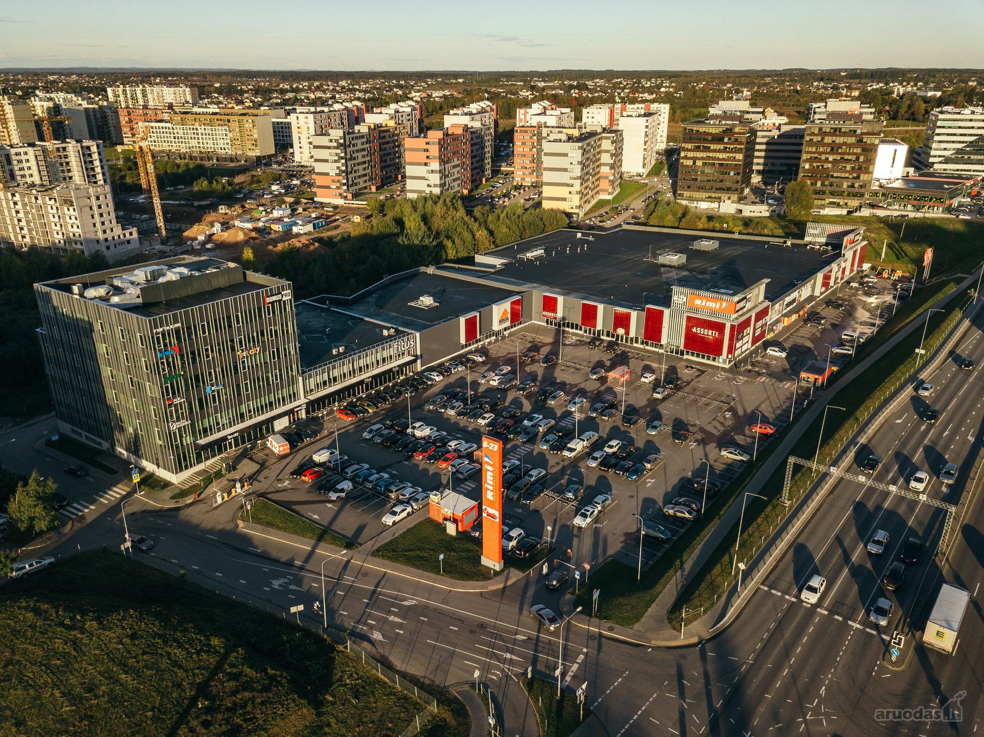 Siūlome 1000 m² erdvių prekybinės paskirties