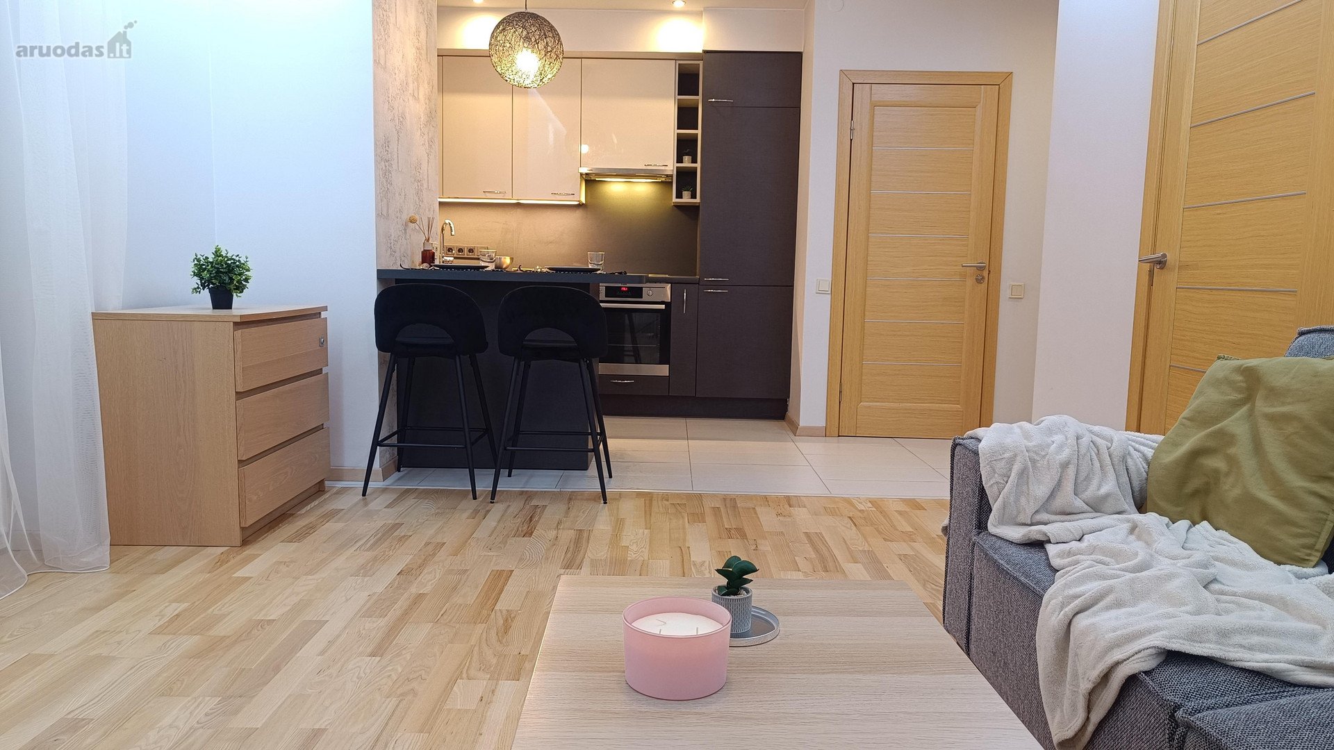 Nuomojamas šviesus, pilnai įrengtas butas su