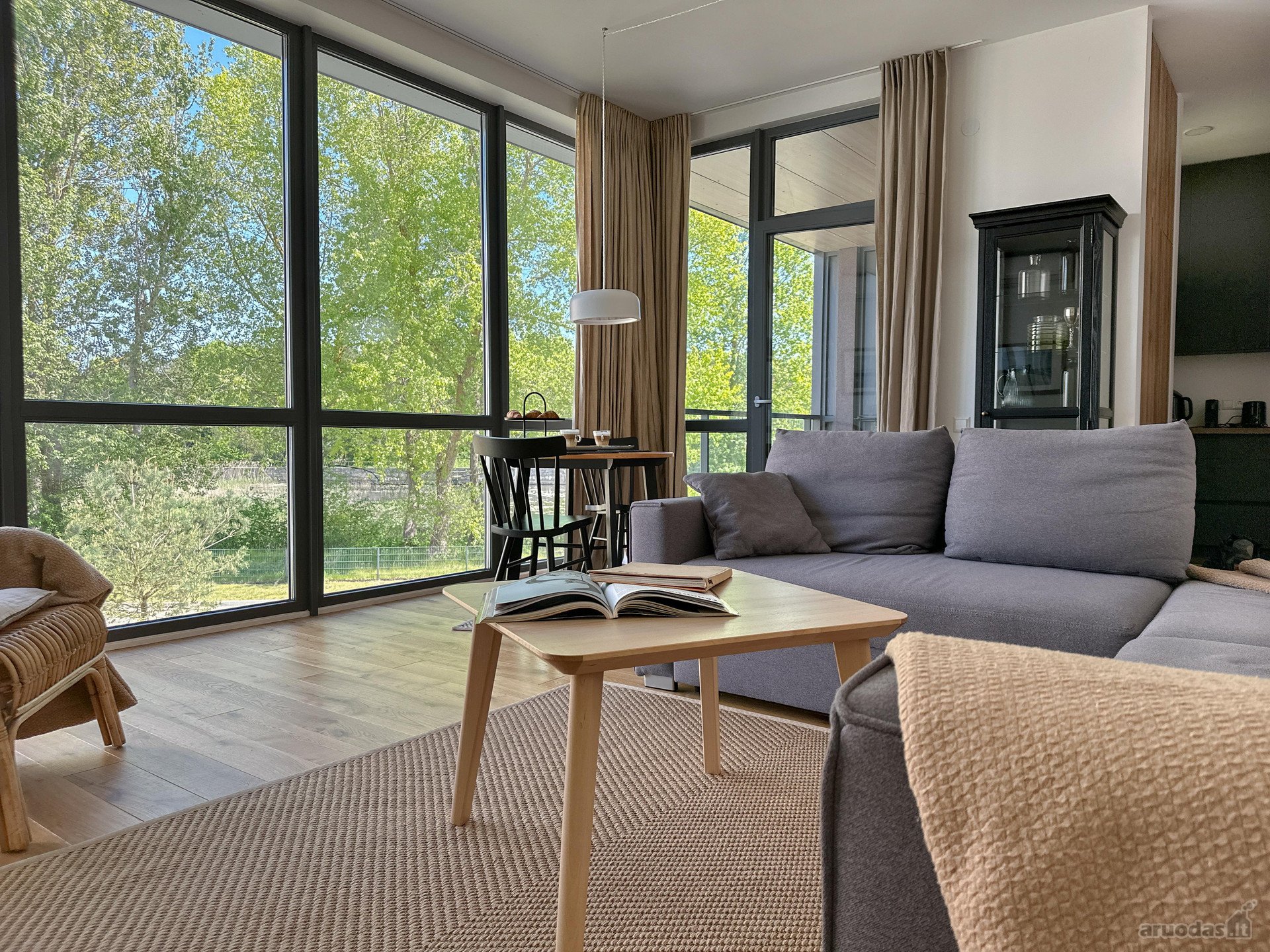 Ivis House apartamentai prie jūros –