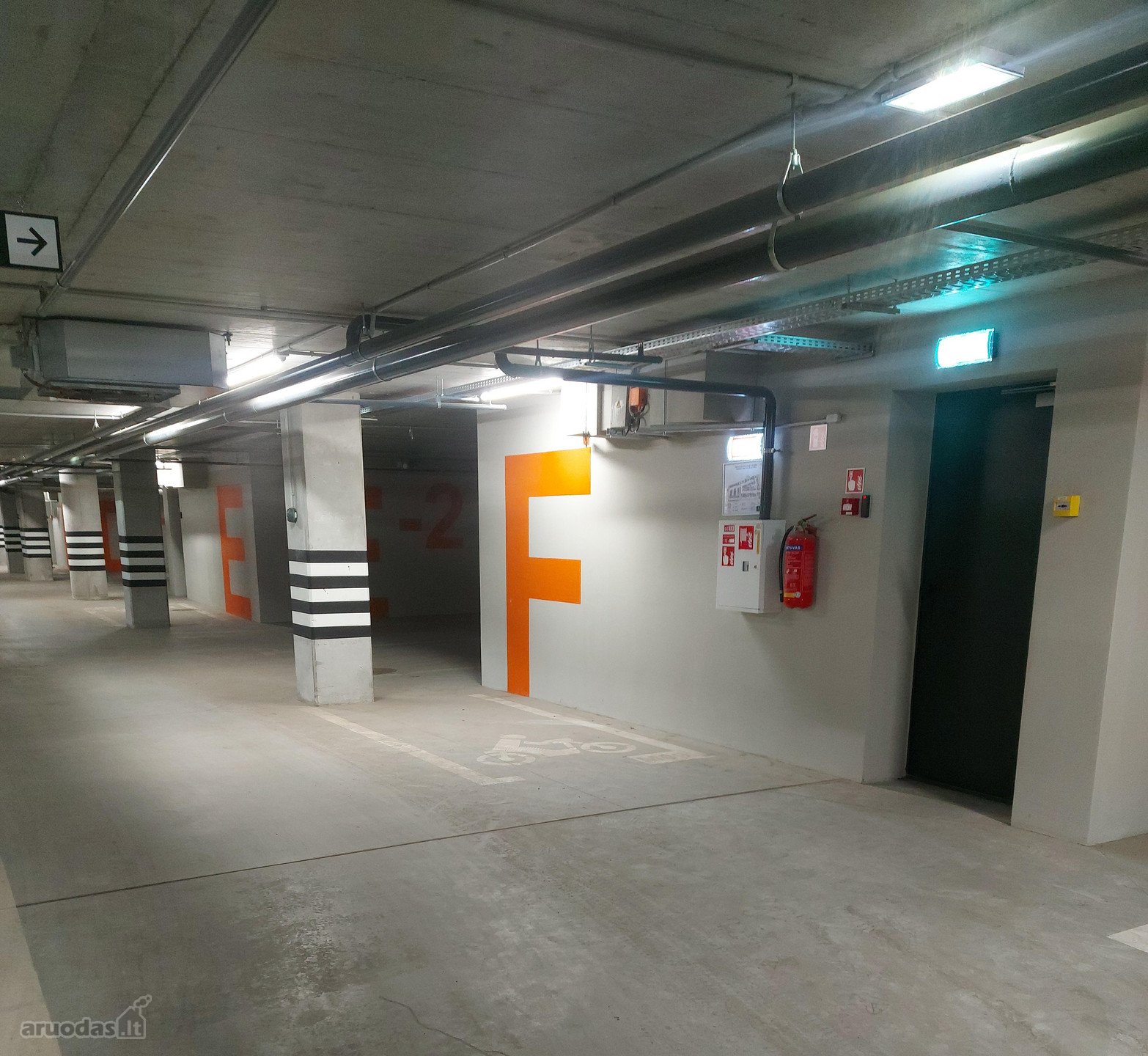 Parduodama parkavimo vieta motociklui. Vieta