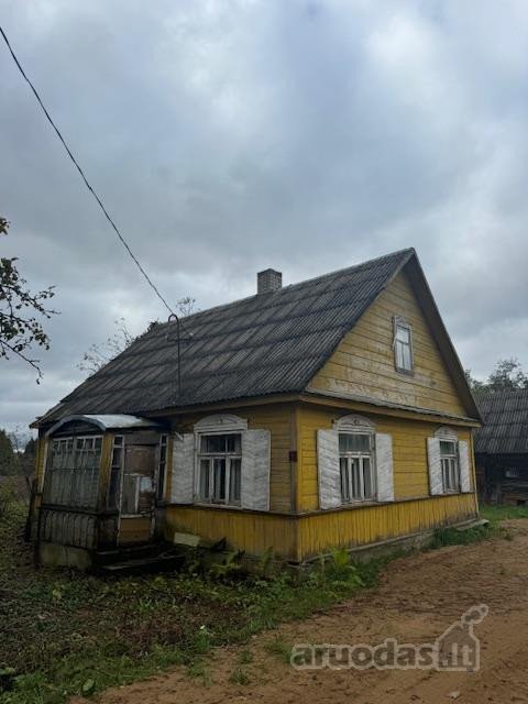 Parduodamas gyvenamasis Namas su dideliu sklypu.