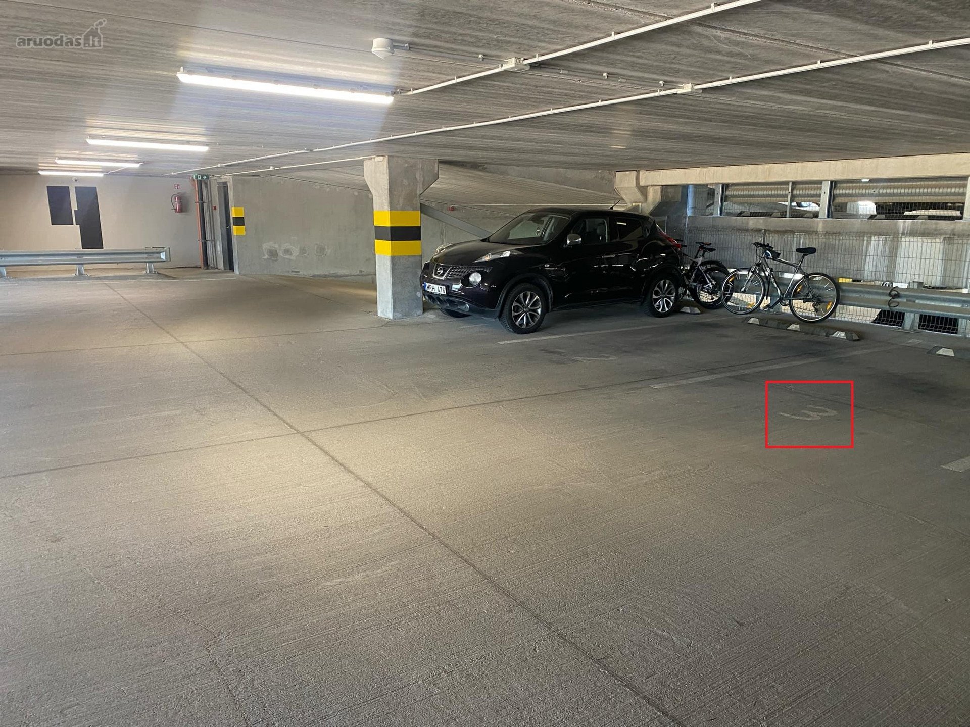 Nuomajama vieta automobiliui 4 parking'o