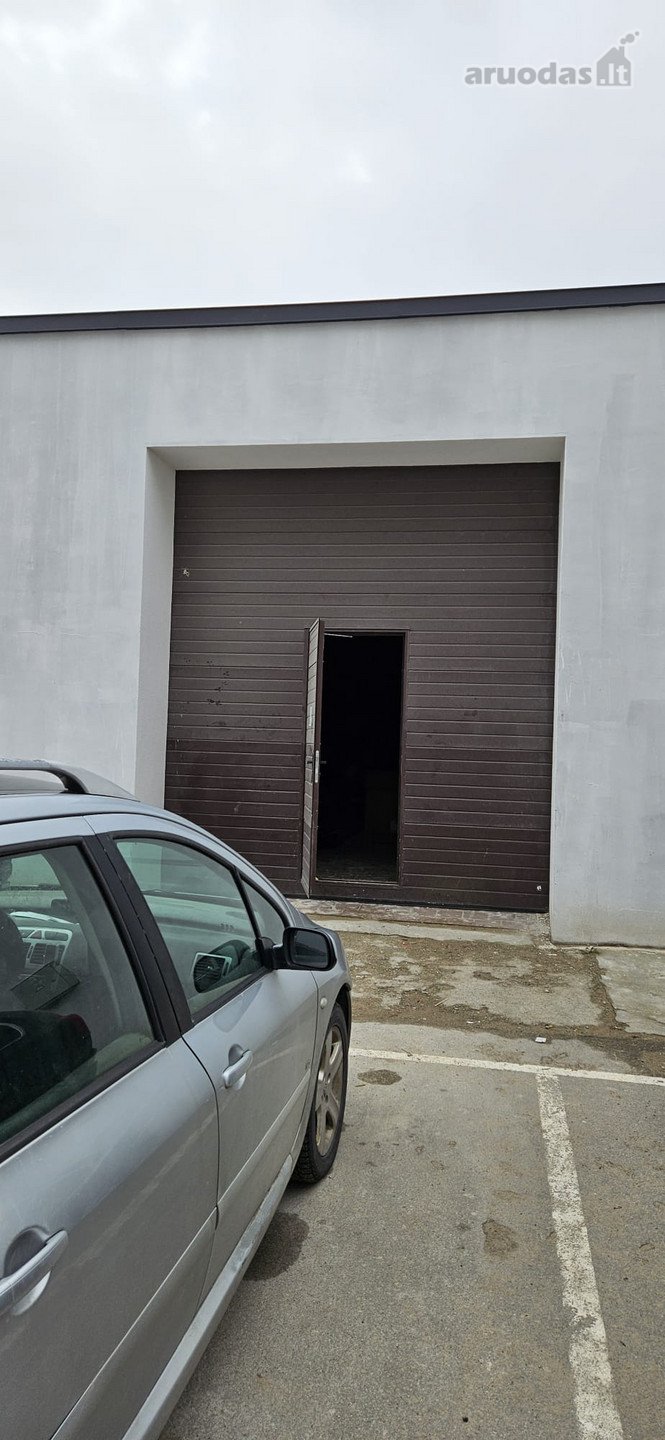 Išnuomojamas garažas, su pakeliamais vartais,