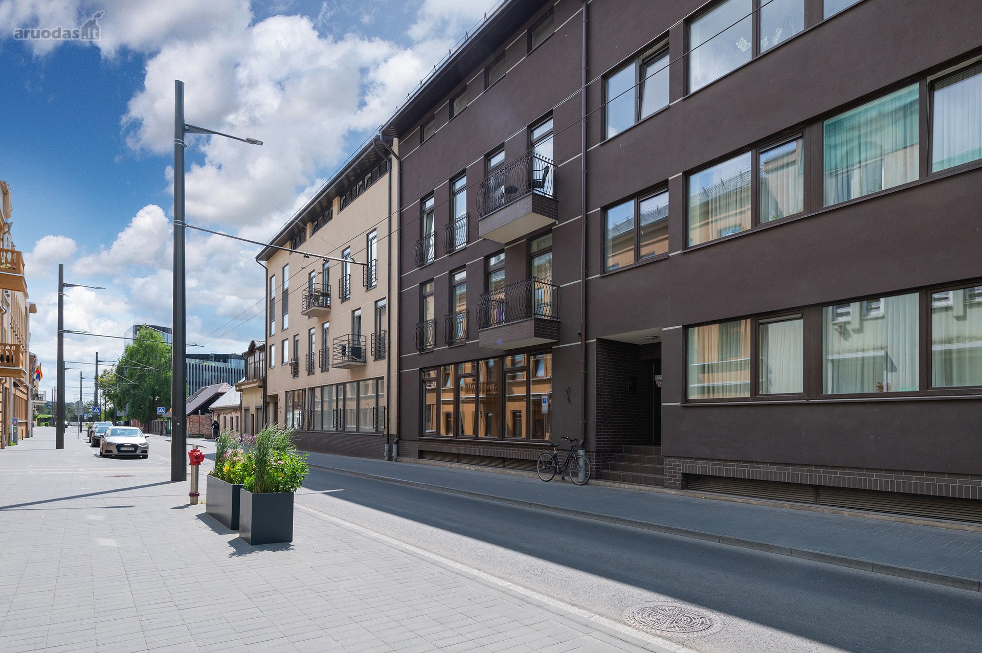 Centre, naujos statybos name