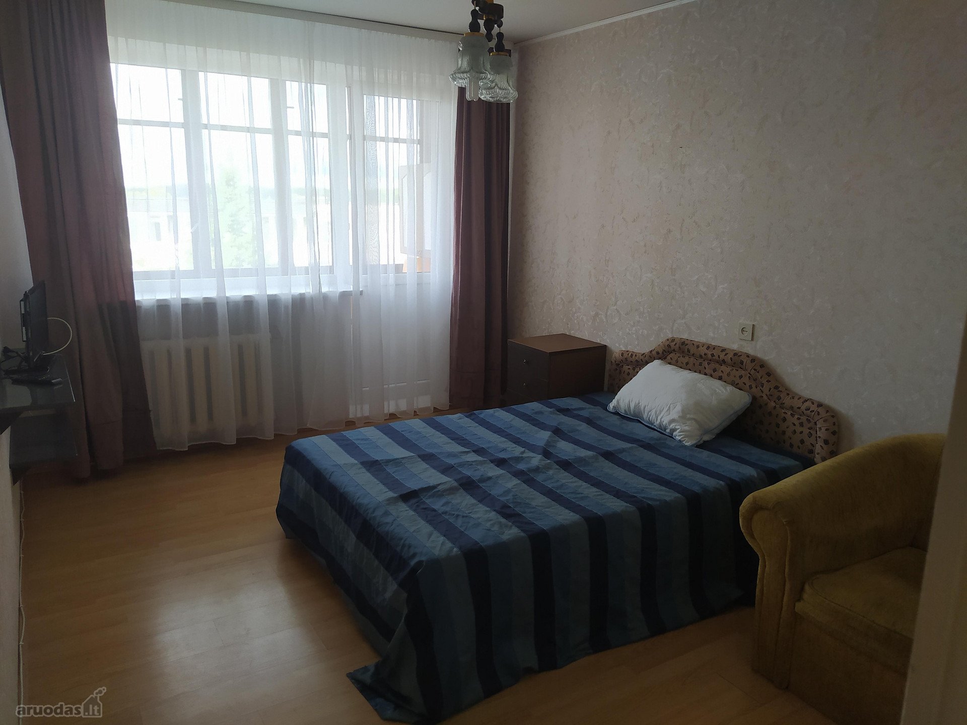 Išnuomojamas tvarkingas butas miesto centre ,