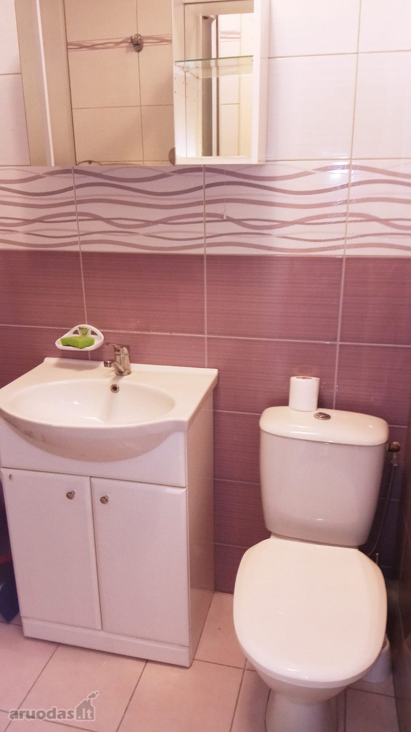 Išnuomojamas 1- kambario butas Baltijos pr .