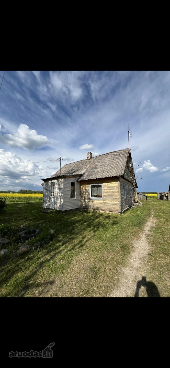 Parduodama rąstinė vieno aukšto sodyba su