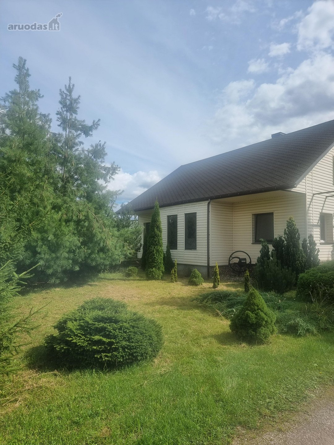 Romainiuose, Bivylių gatvėje, parduodama