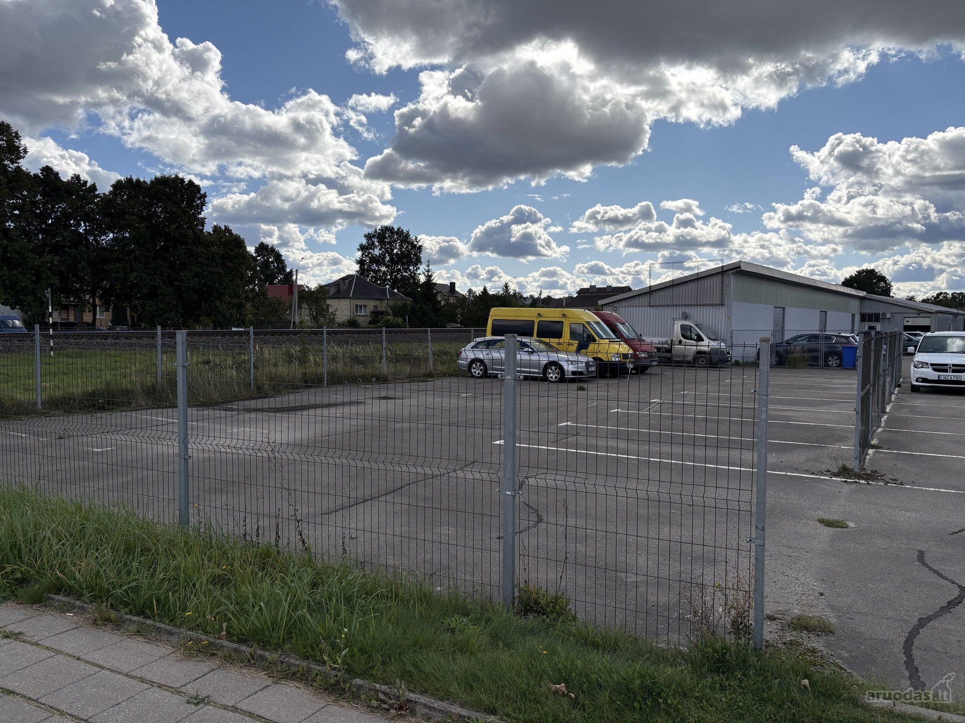 Nuomojama 6 arų aptverta asfaltuota aikštelė