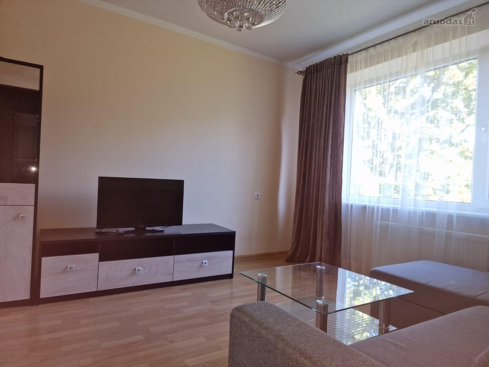 Nuomojamas dviejų nepereinamų kambarių jaukus
