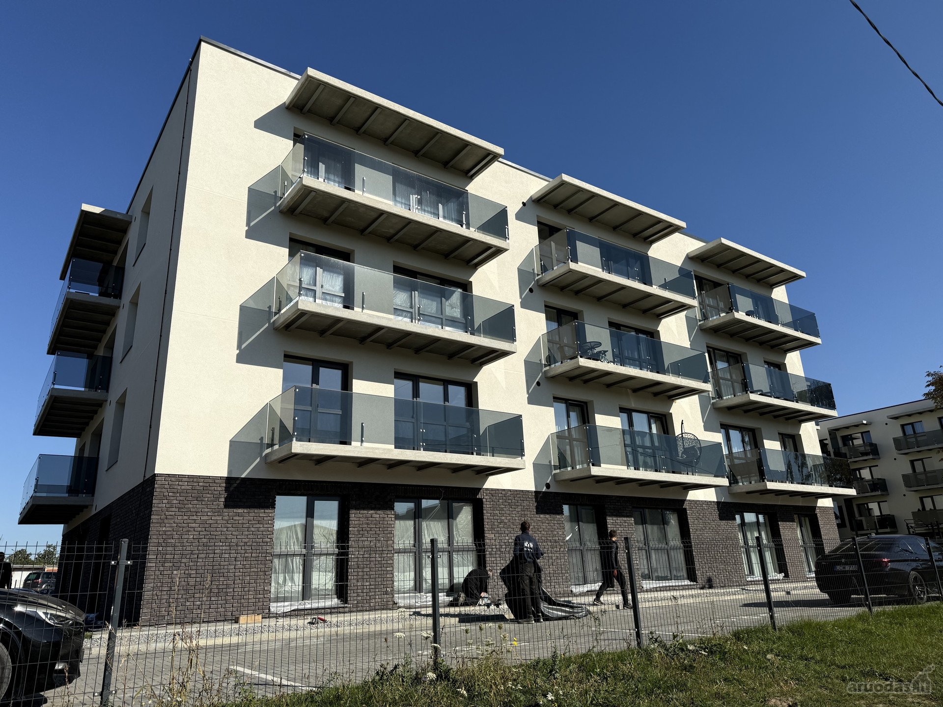 Projektą sudaro trys daugiabučiai. Pastatai