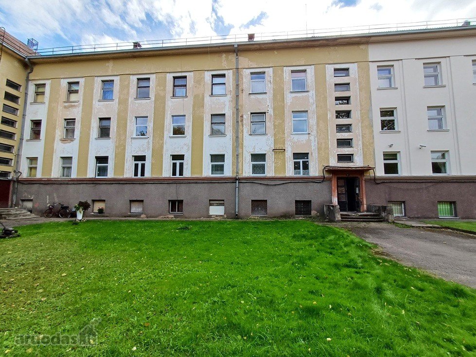 1/2 dalis kambario su rūsiu 