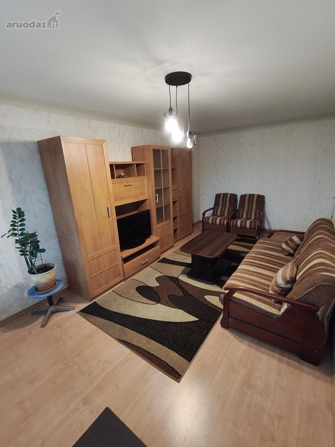 Išnuomojamas 2 kambarių butas viršuliškėse.