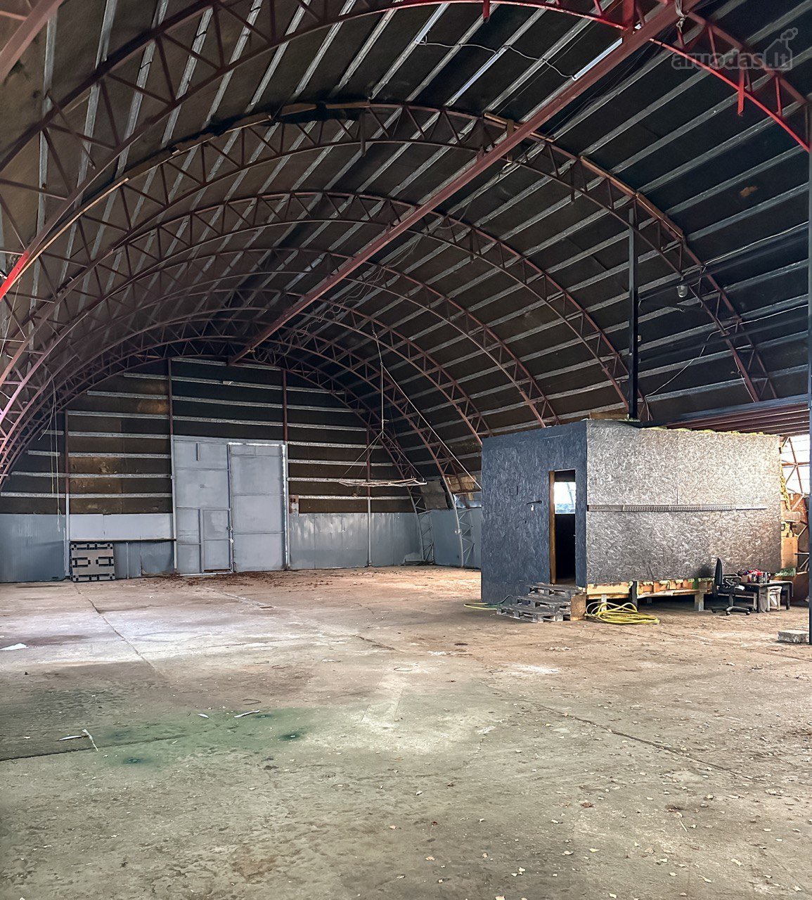 Nuomojamas angaras 451 m² – puikioje vietoje