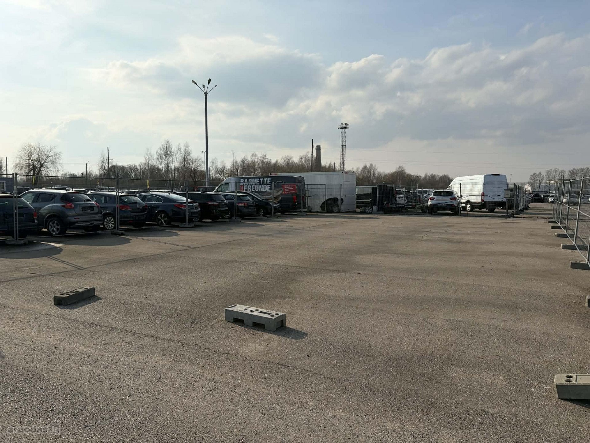 Nuomojamos aikštelės automobilių laikymui,