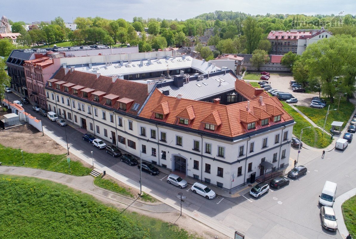Parduodamos Prabangiai Įrengtos Patalpos