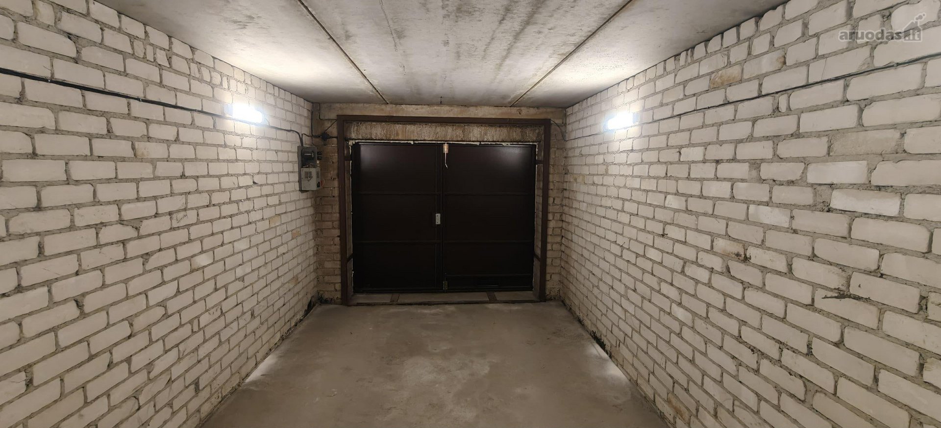 Nuomojamas tvarkingas požeminis 18 m² garažas