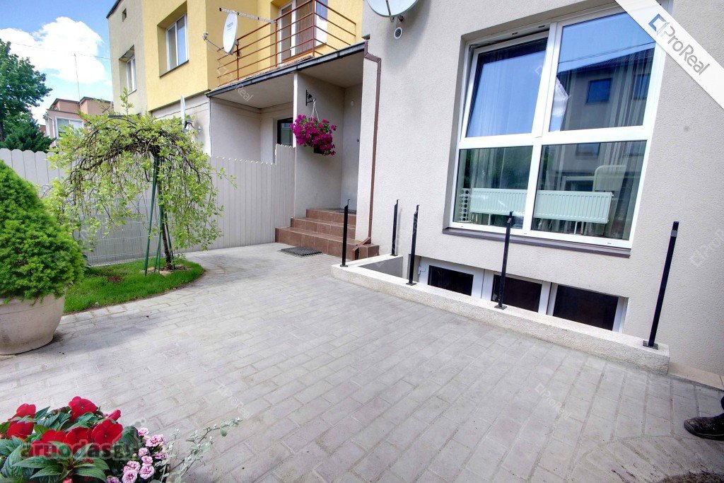 Šešių butų kompleksas, du namai po tris butus