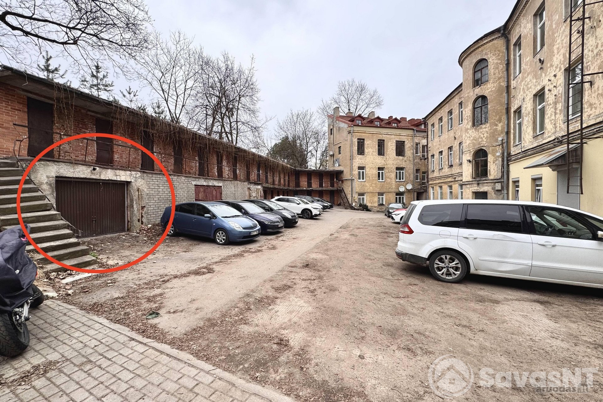 Patogioje Vietoje, Senamiestyje Sodų gatvėje,