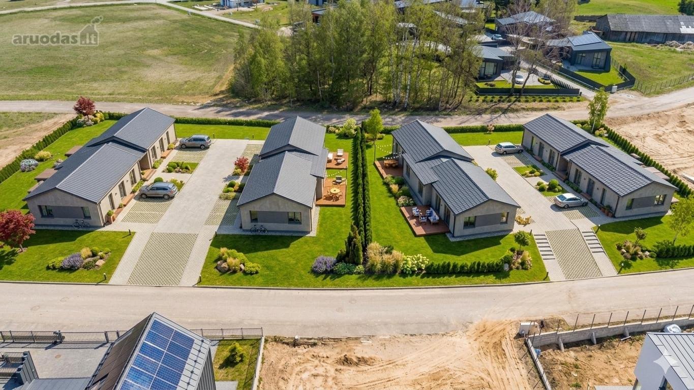 Kaina nurodyta už 111m2 ploto namą, 262 300eur.