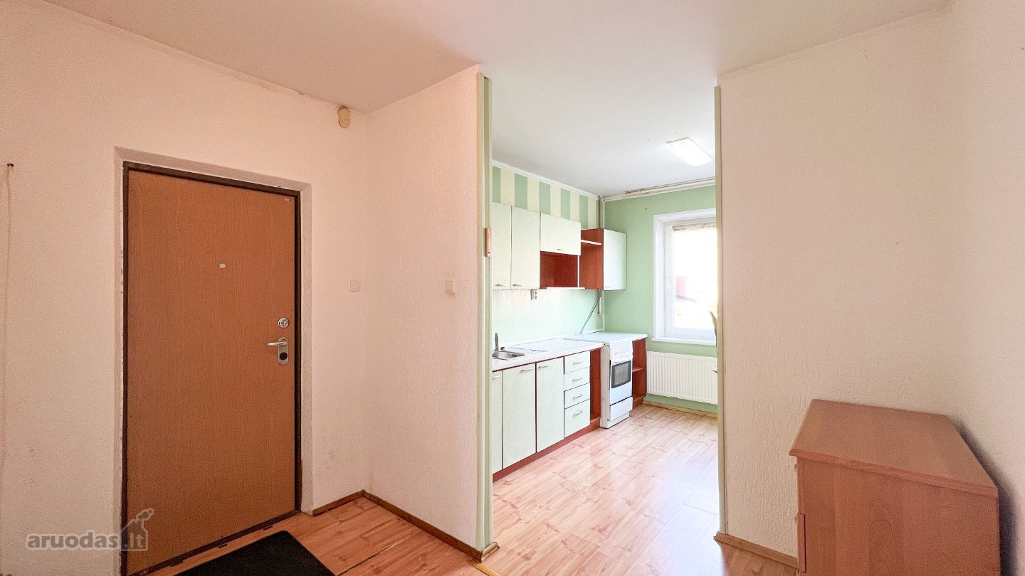 Arduodamas 2 kambarių butas pirmame aukšte,