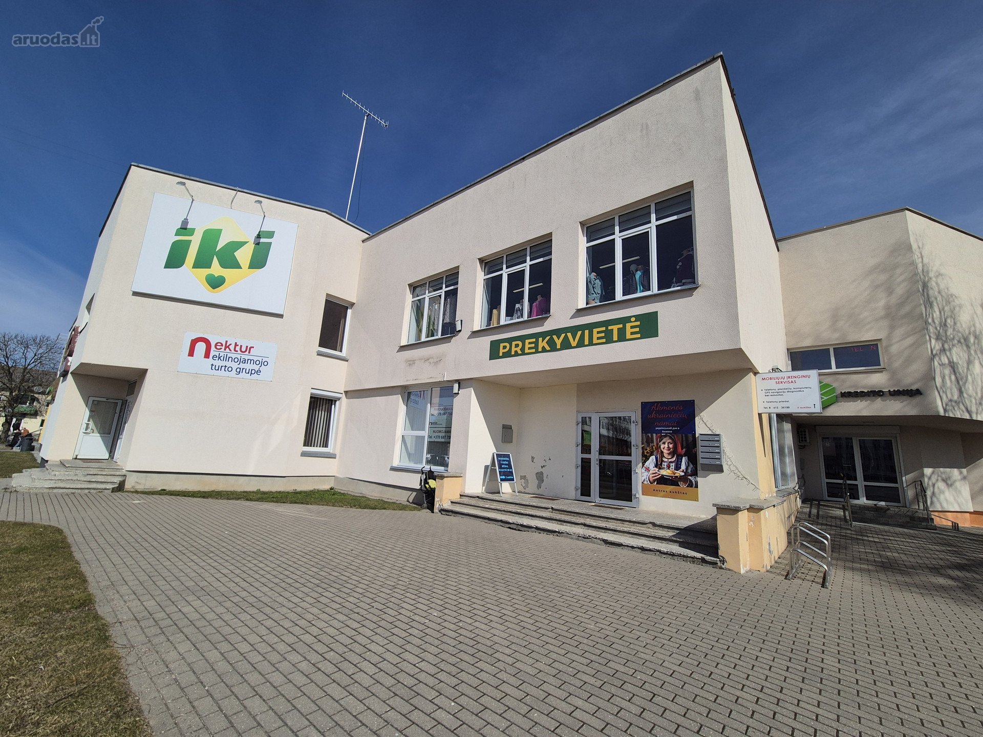 Kaina Netikra, Dėmesiui Atkreipti, Aptariama
