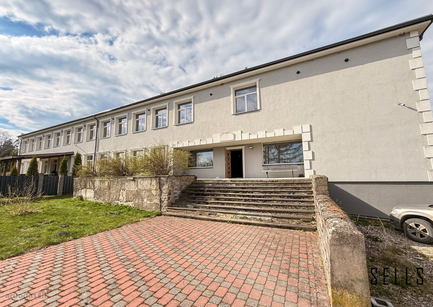 Parduodamas Išskirtinis Objektas Su Plačiomis