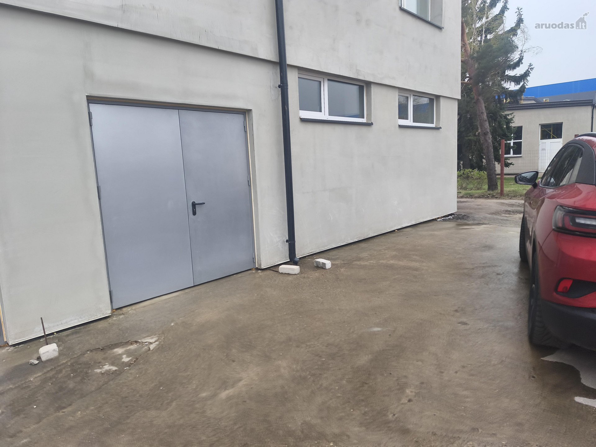 Sandelys 60 m2 200€