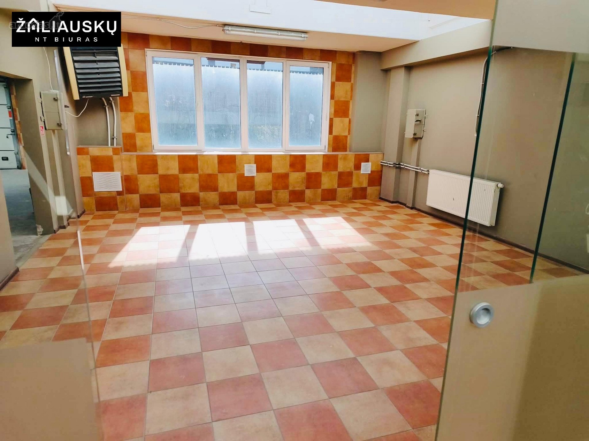 Strategiškai Patogioje Vilniaus Vietoje, Prie