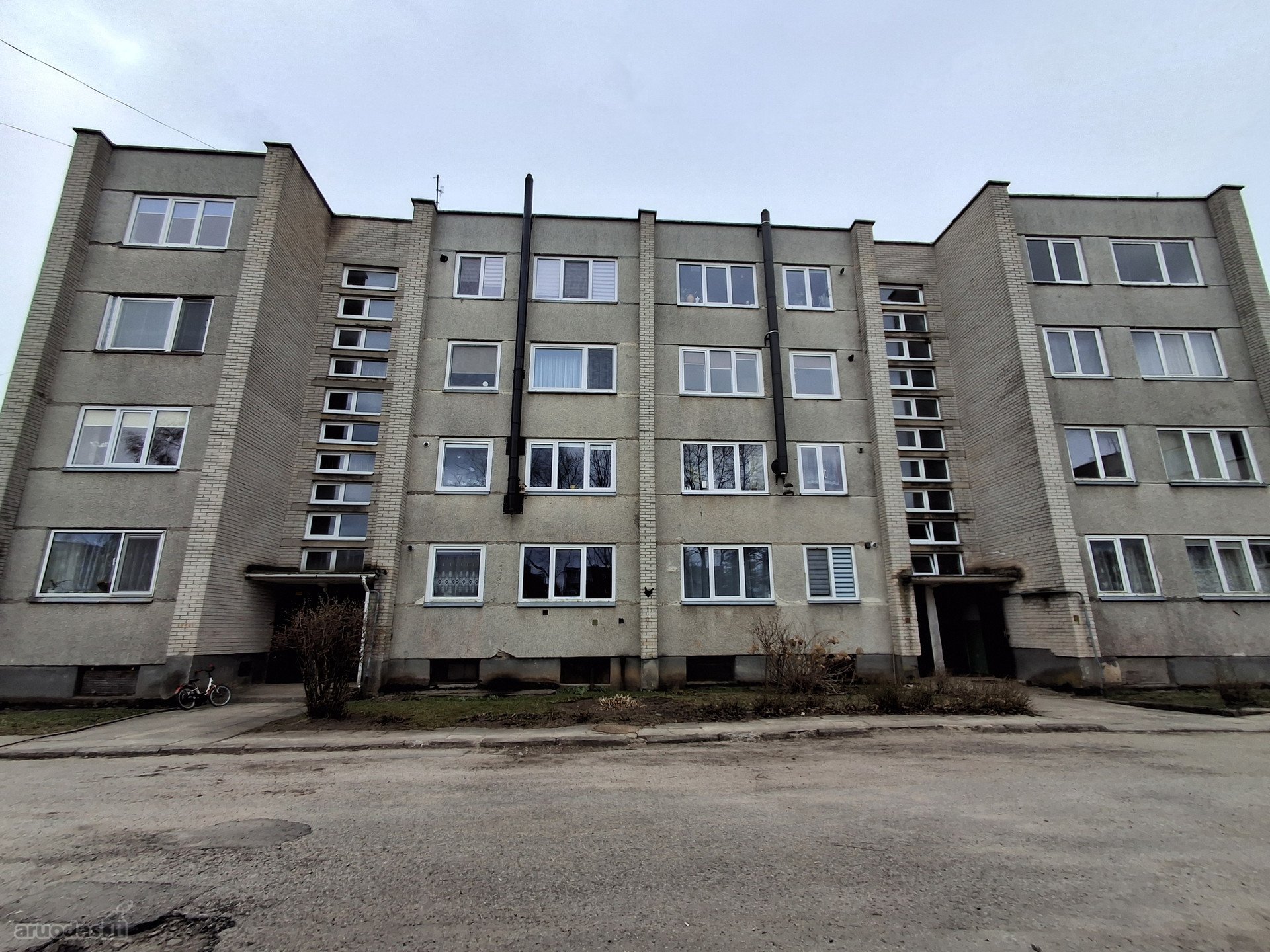 1 kambario butas su rūsiu