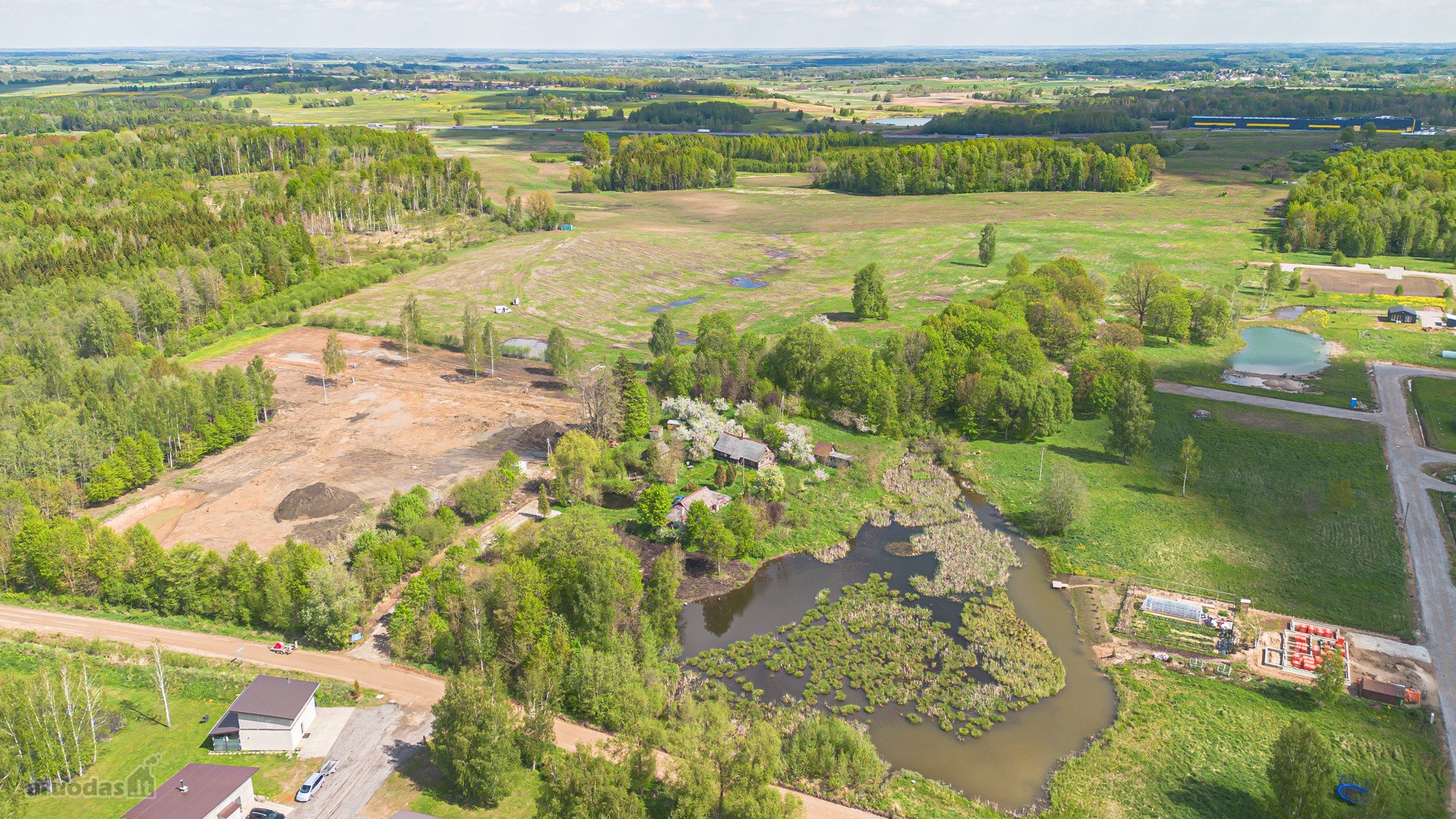 10-ies Sklypų Su Visomis Komunikacijomis