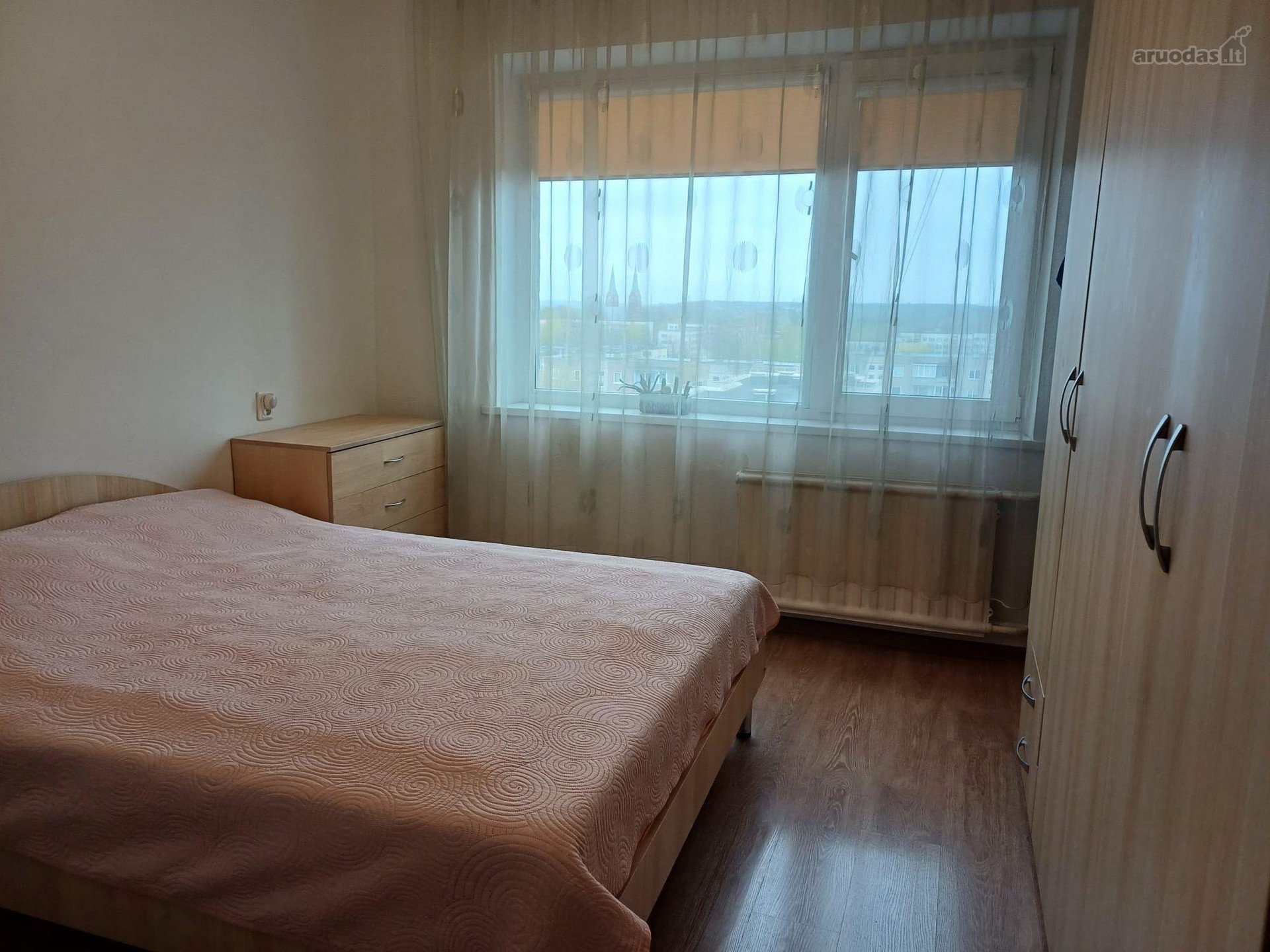 Parduodama erdvus keturių nepereinamų