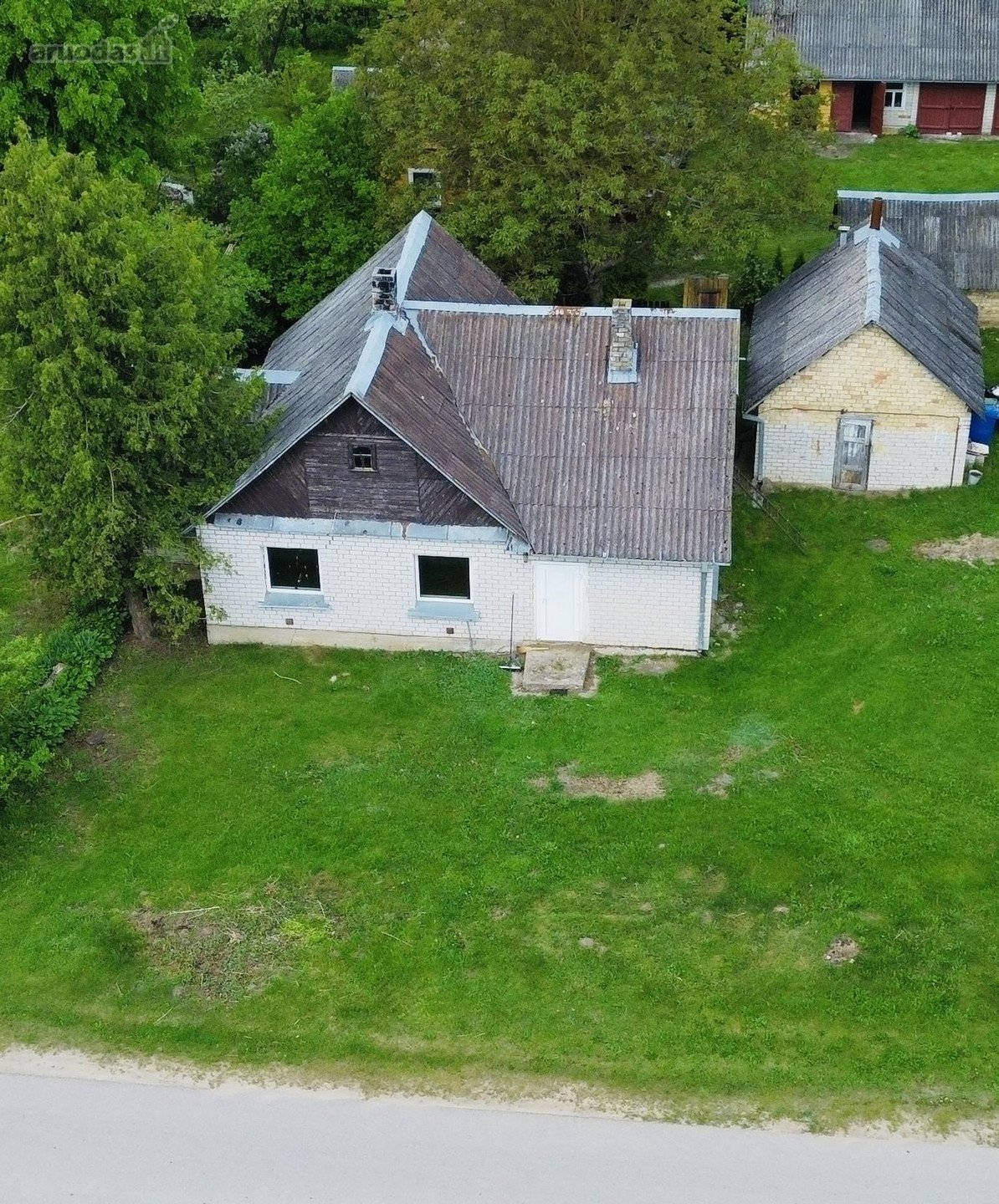 Parduodama jauki sodyba Varėnos rajone,