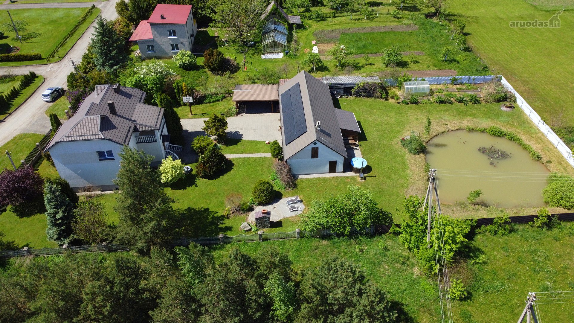 Parduodama išskirtinė namų valda su renovuotu