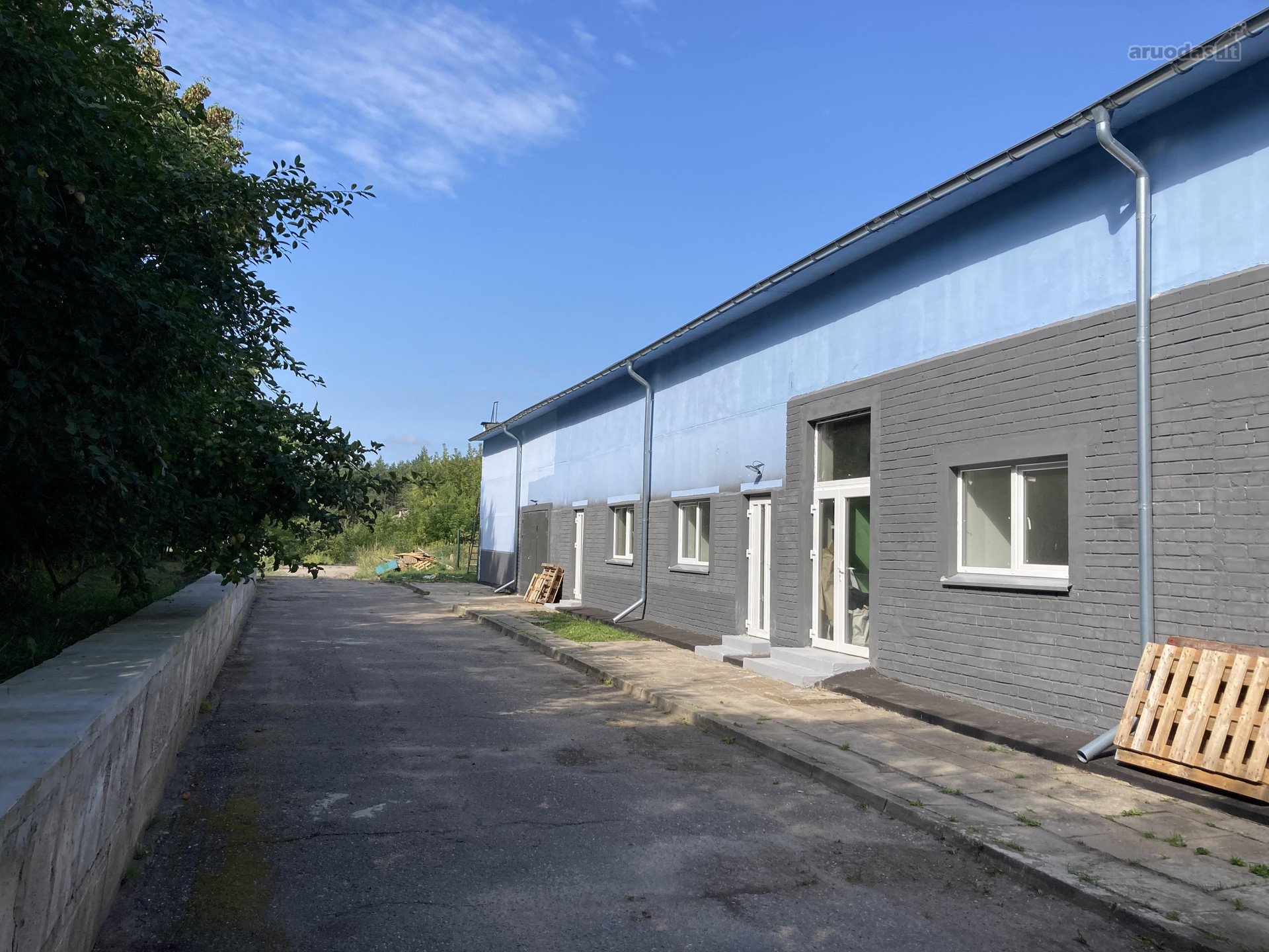 Išnuomojamos 29, 48 m2 su atskiru įėjimu.