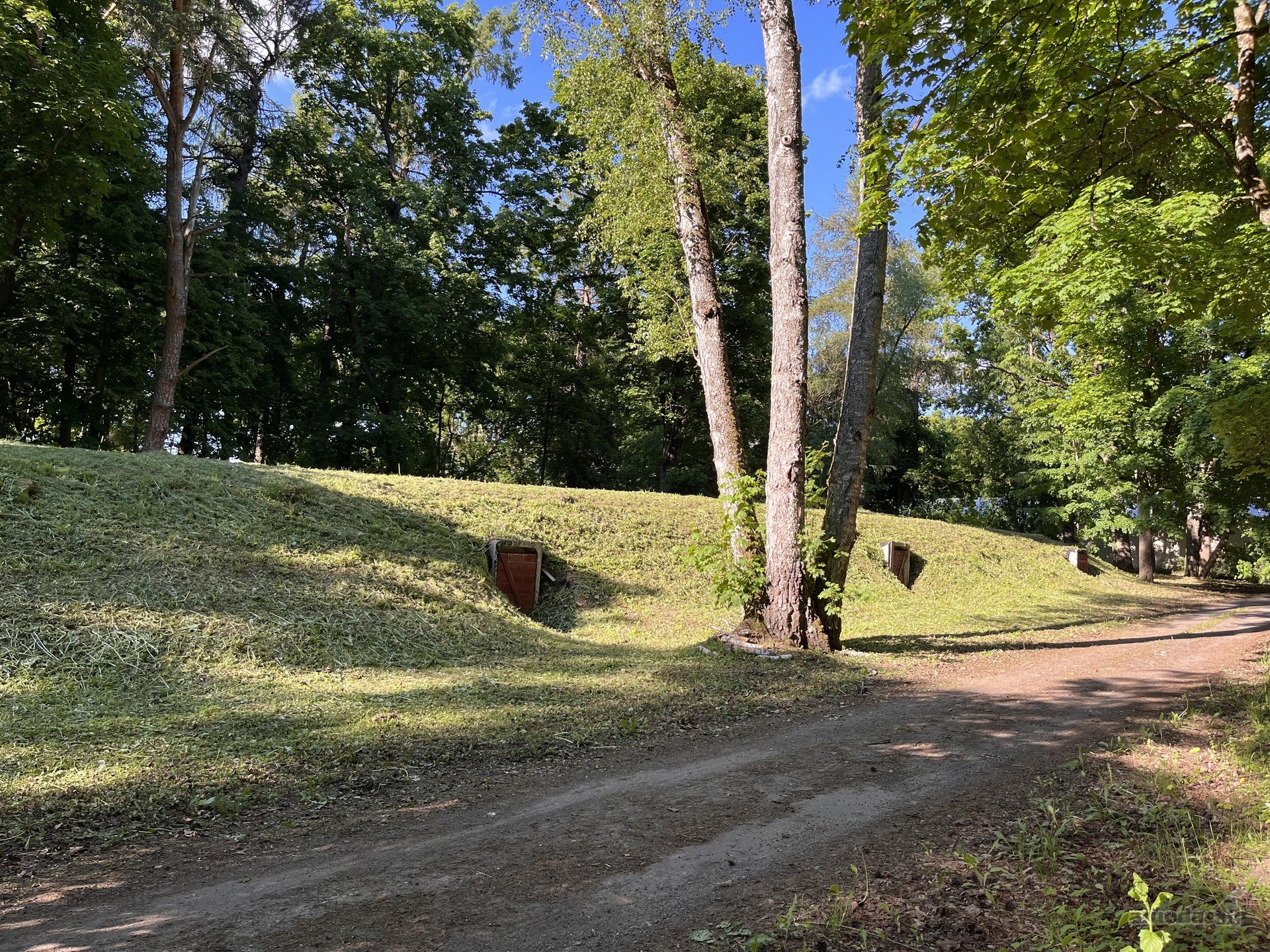 Parduodamas Sklypas Su Unikalia Slėptuve