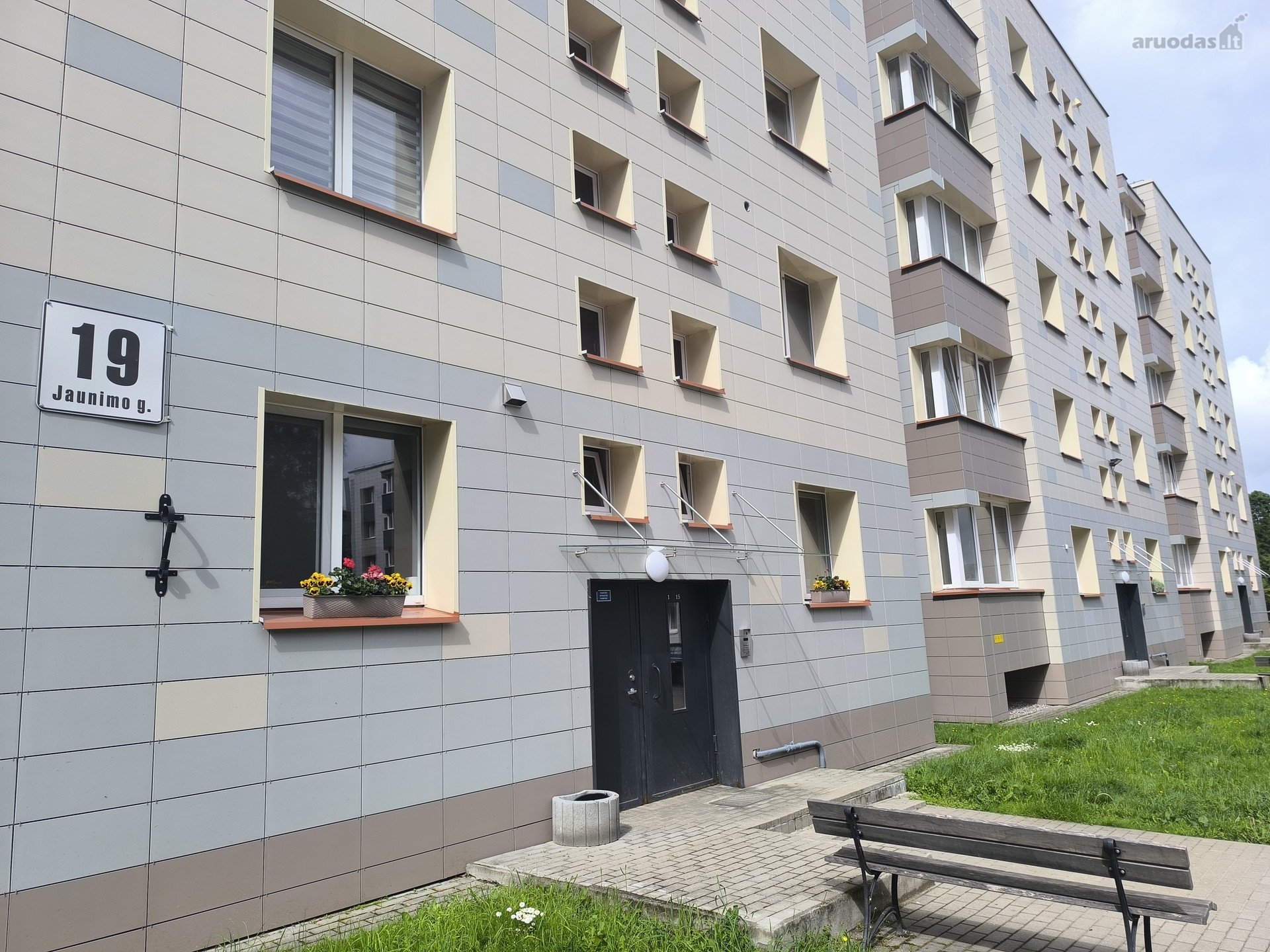Mėgstamoje Jaunimo g. parduodamas 3 kambarių