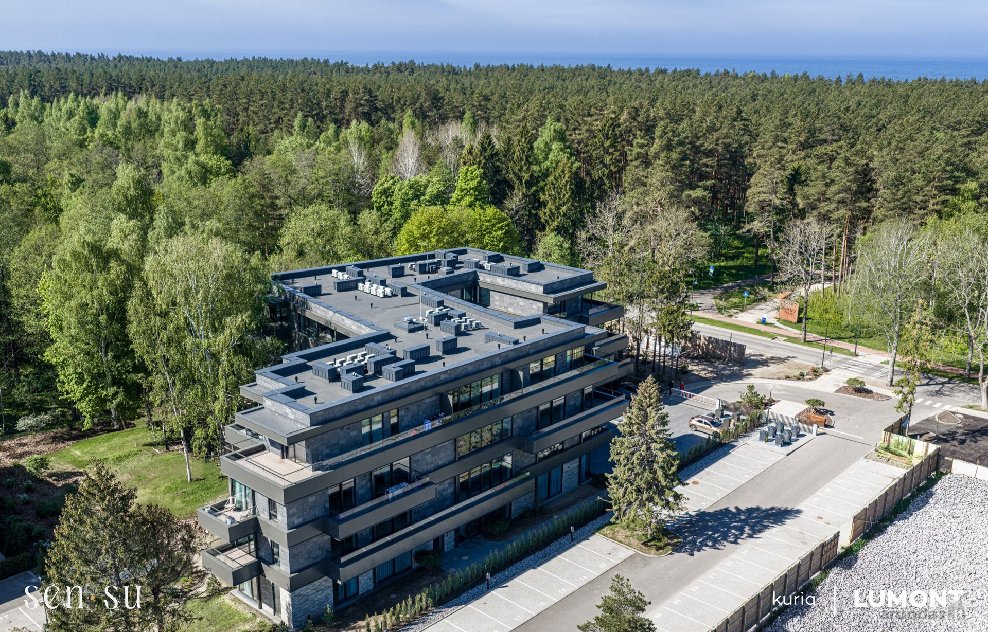 Pirmo aukšto apartamentai, kuriuose erdvė