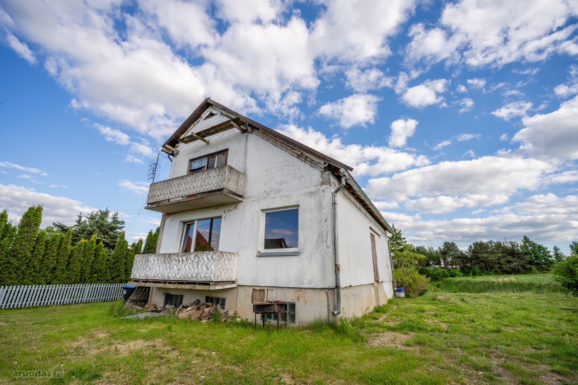 Tvirtas Namas Erdviame Sklype Trakuose