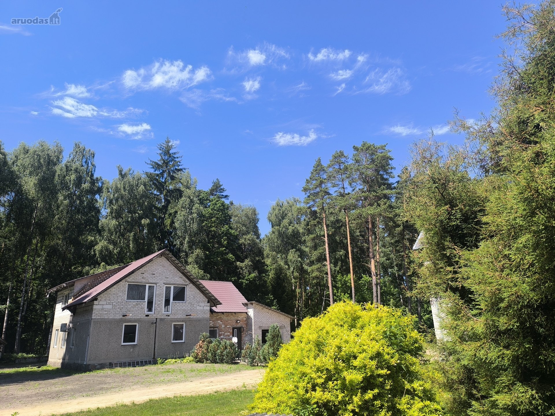 Krekenavos regioniniame parke, šalia miško,