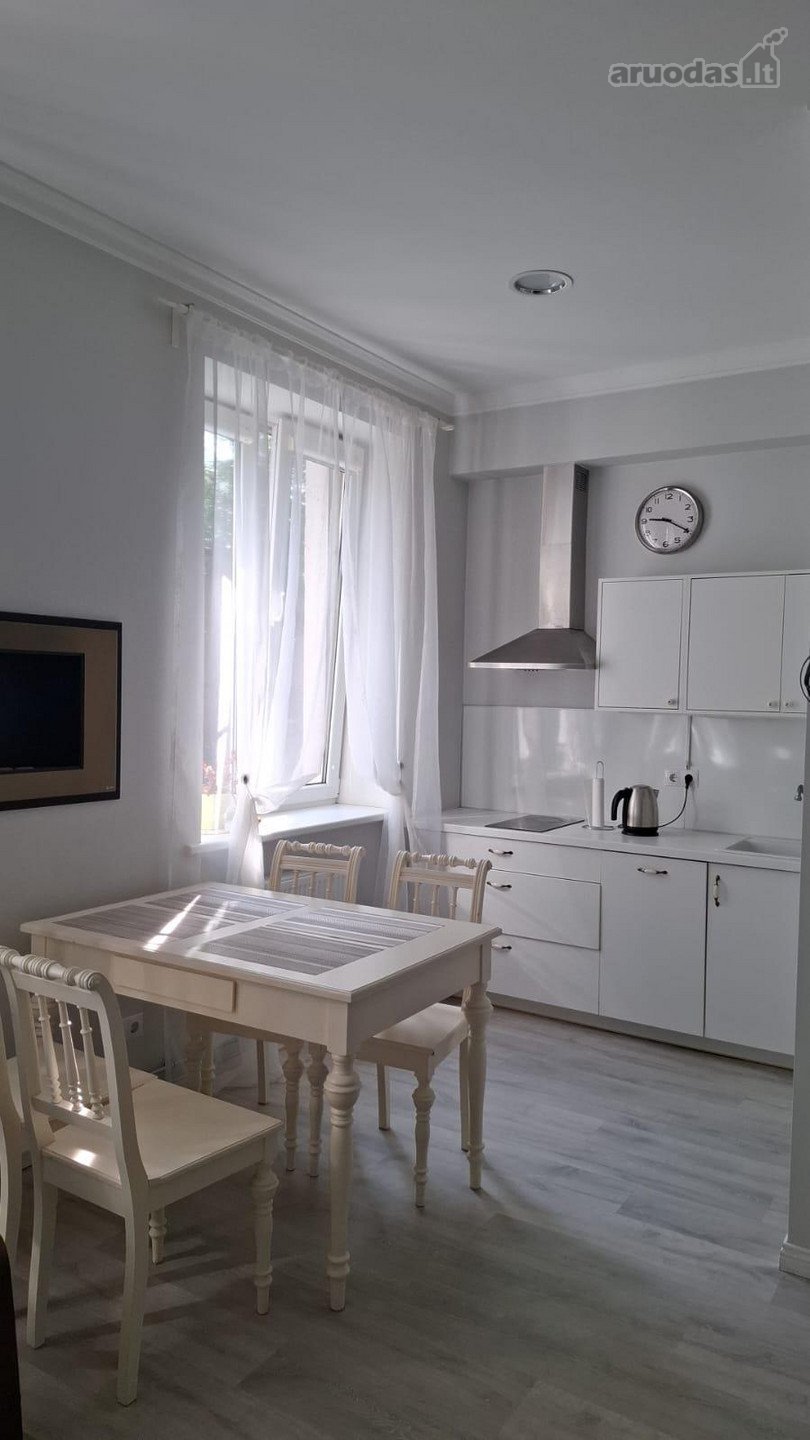 Nuomojamas šviesus 2 kambarių butas