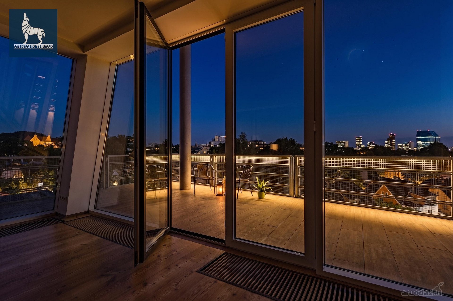 Parduodamas didžiulis penthouse tipo butas