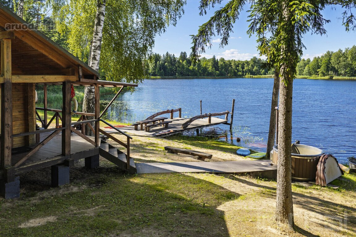 11 hektarų vientisa teritorija su nuosava,